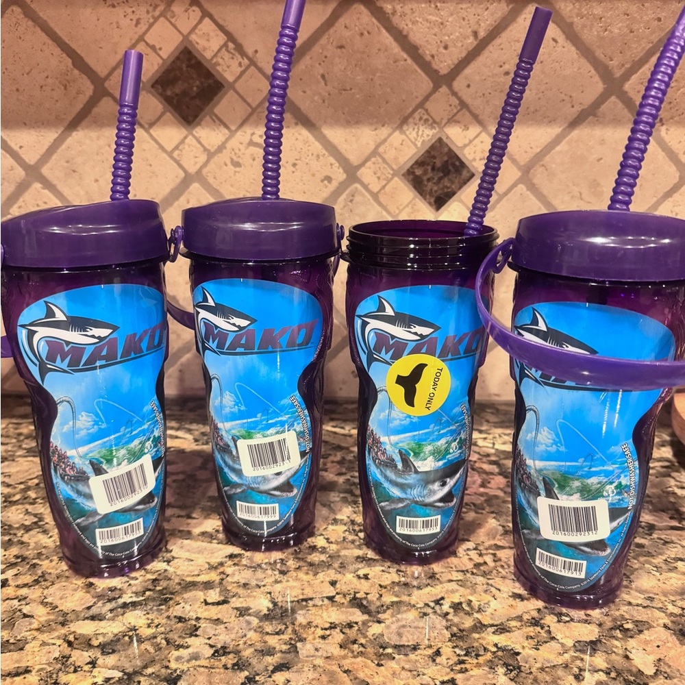 Set of 4 Sea World Mako Strawcups
